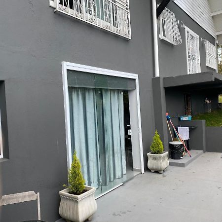 Kitnet Aconchegante Em Bairro Nobre Bem Localizado Lägenhet Campos do Jordão Exteriör bild