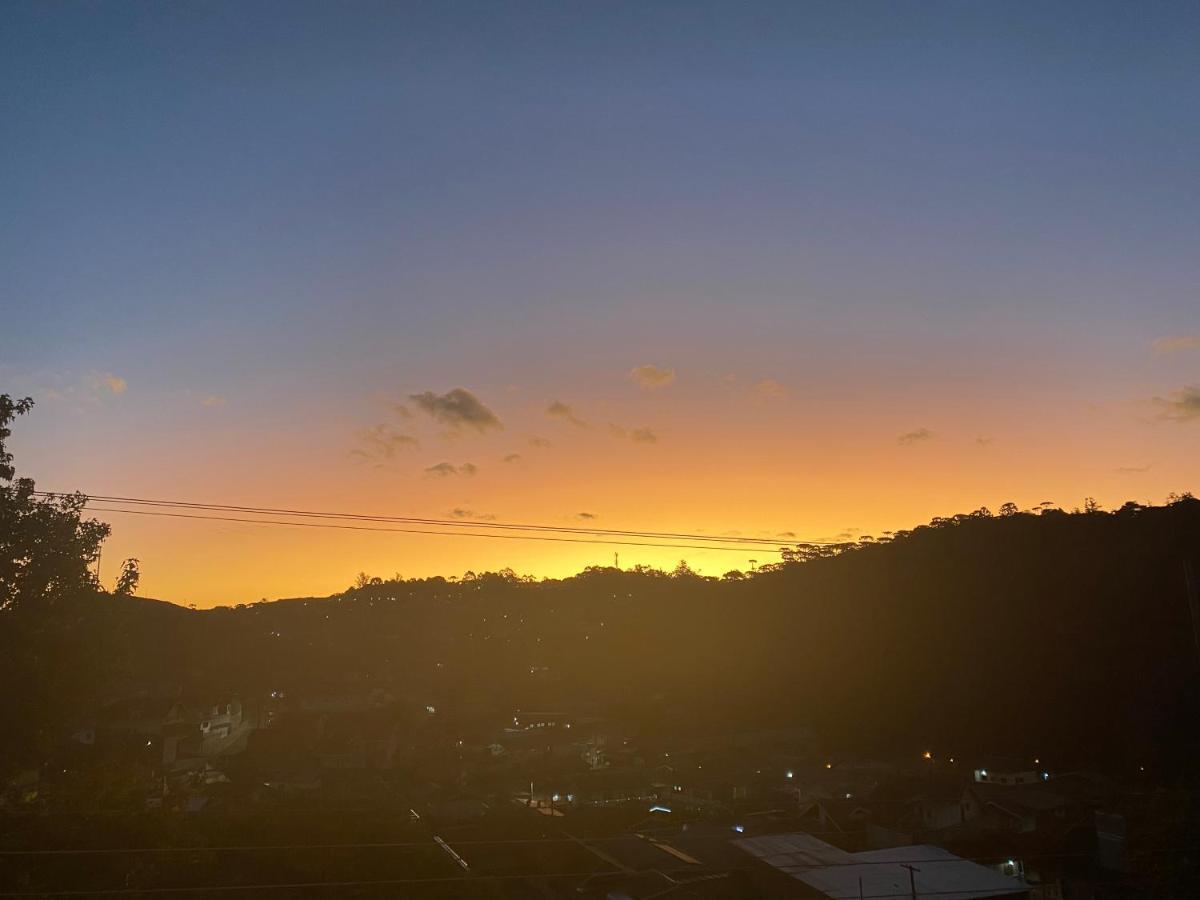 Kitnet Aconchegante Em Bairro Nobre Bem Localizado Lägenhet Campos do Jordão Exteriör bild